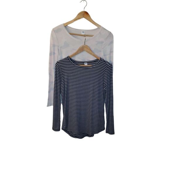 2 Old Navy Ladies Long Sleeve Tees XS - Picture 1 of 8